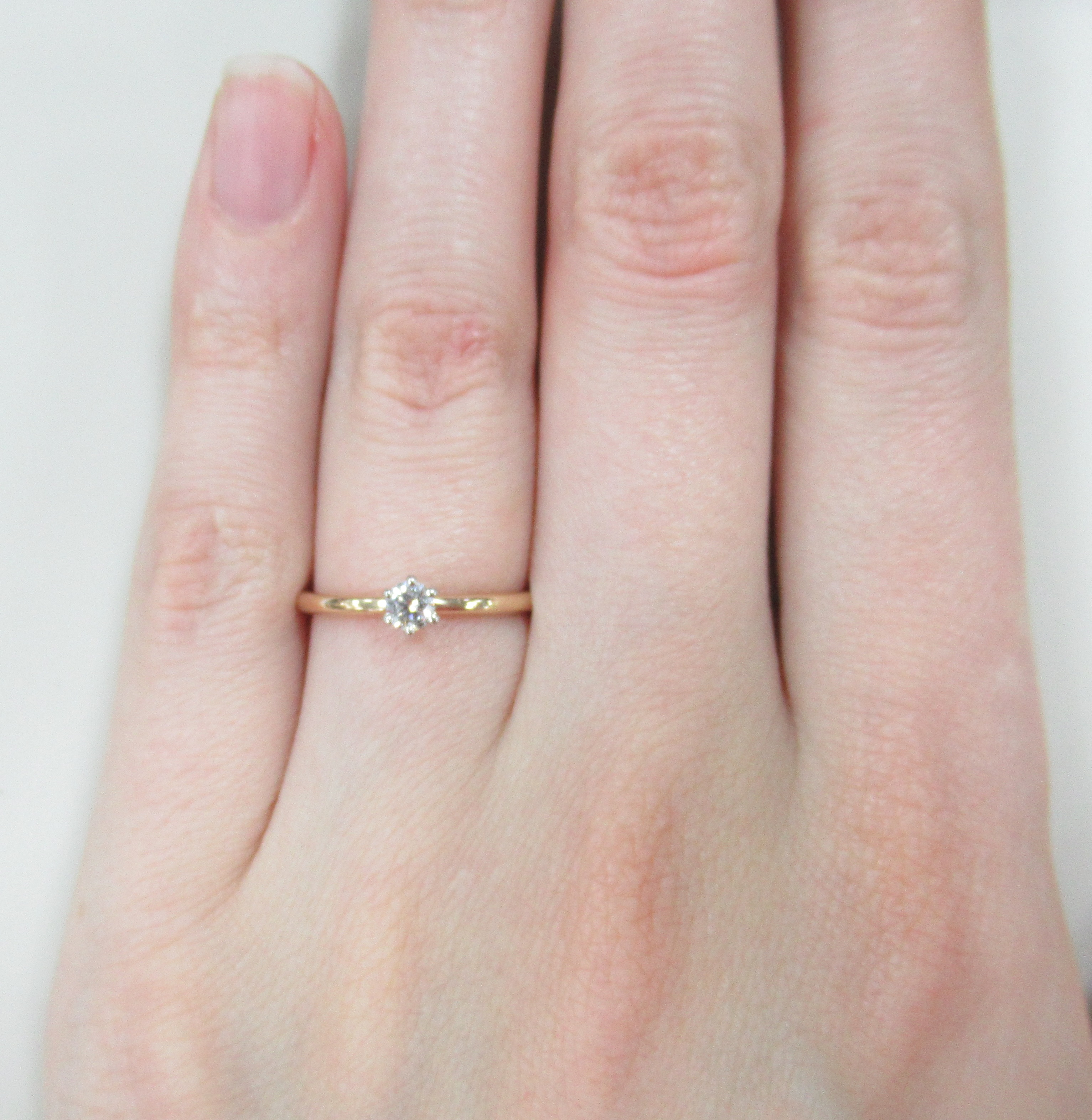 Золотое кольцо 585 пробы; родий; вставки 1 Бр.Кр-57 0,154 3/6А;